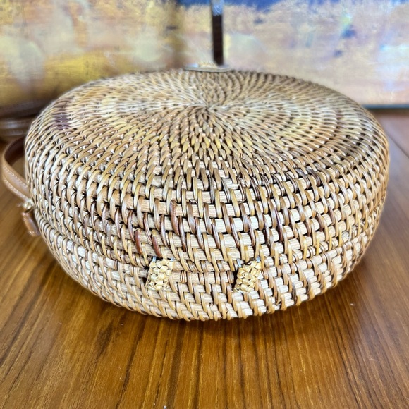 Summer Rose Circular Rattan Crossbody Purse
Great Condition - Picture 8 of 10